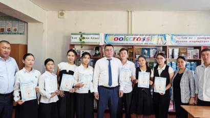  Тілдер мерекесіне орай өткен ақындар мүшәйрасы 