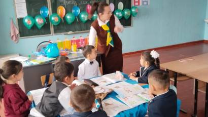 Балаларға заттарды санап, салыстыруды, «артық», «кем», «тең» ұғымдарын түсіндіруде