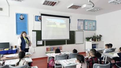  «Артық, кем» тақырыбында ашық сабақ өткізді