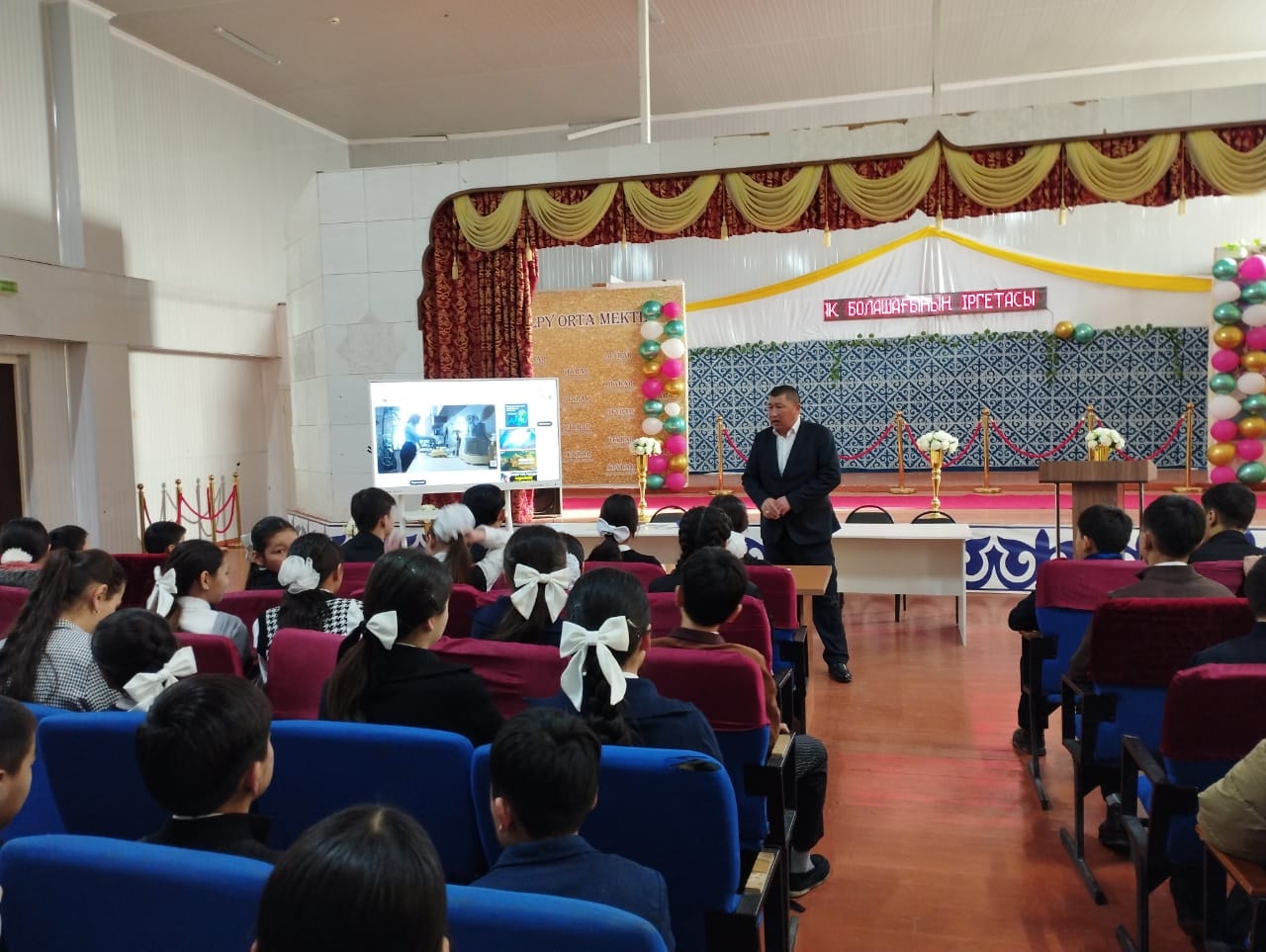  «Закладчики. Мать» атты деректі фильм сынып оқушыларына көрсетілді.