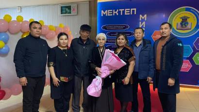 «Таза Қазақстан» акциясы аясында мектептің кіреберіс бұрышынан биологиялық бақ ашылды